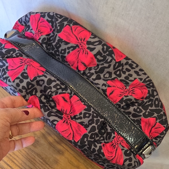 Betseyville Betsey Johnson Black and Pink Bow Women's Bag - Picture 7 of 12